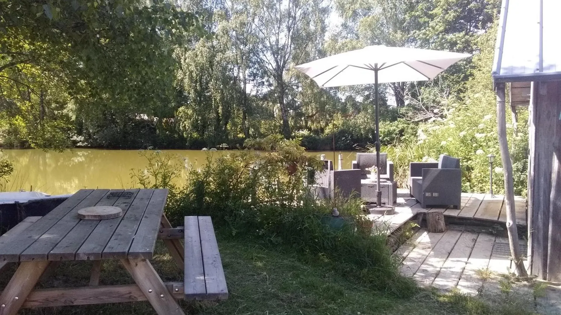 La Cabane Des Galopins Saint-Just  France